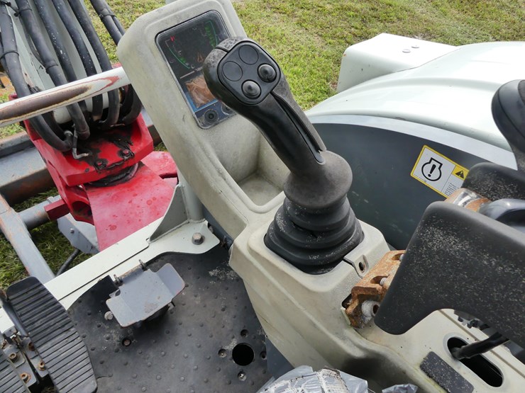 takeuchi-tb240-image-18