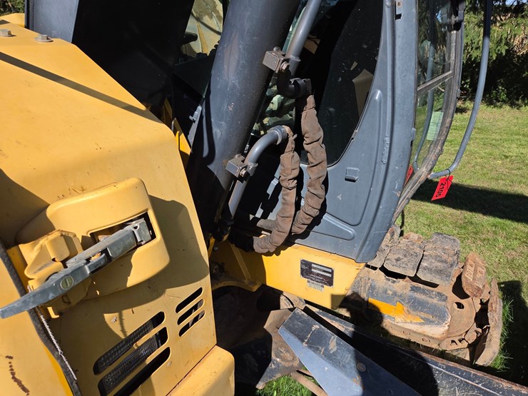 2017-deere-75g-image-18