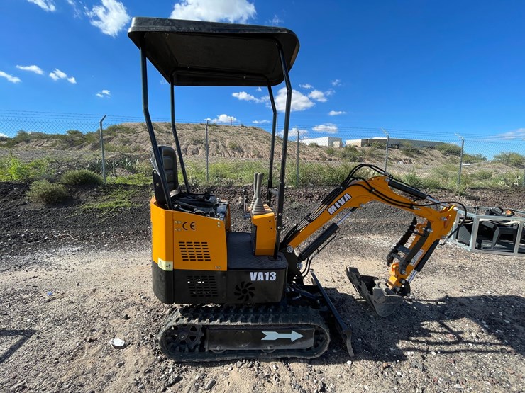 #3062-•-mini-excavator-image-22