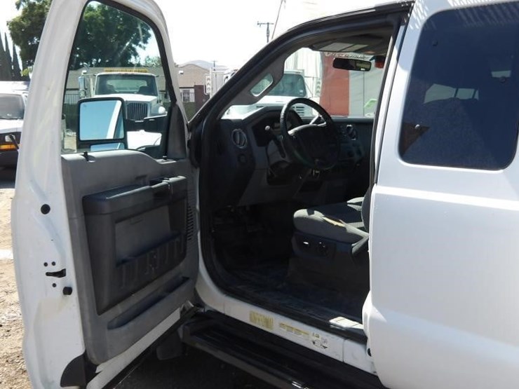 2011-ford-f550-image-21