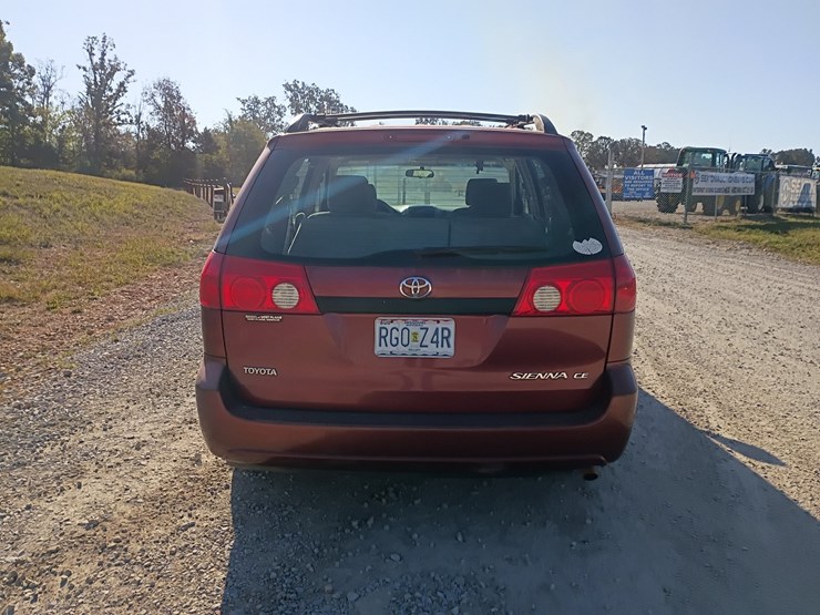 2006-toyota-sienna-image-6