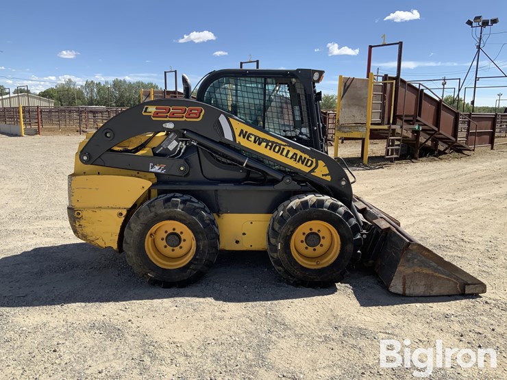 2020-new-holland-l228-image-4