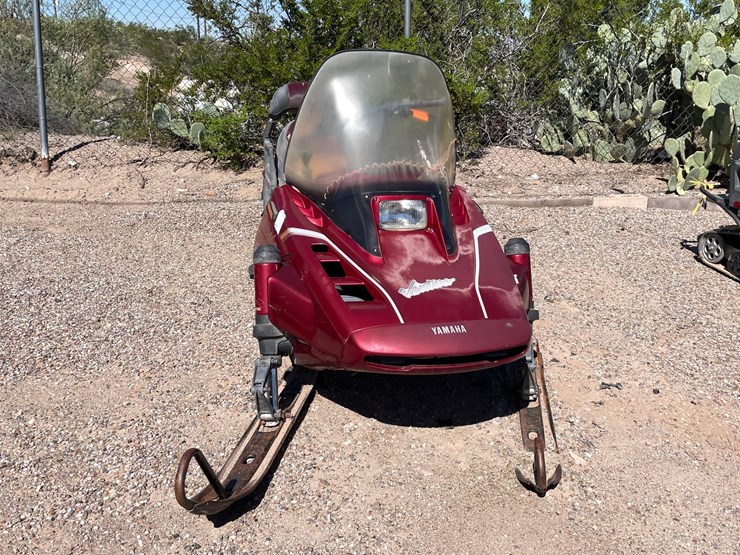 #2898-•-yamaha-venturo-snowmobile-image-4