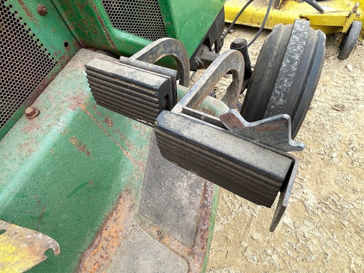 john-deere-318-image-11
