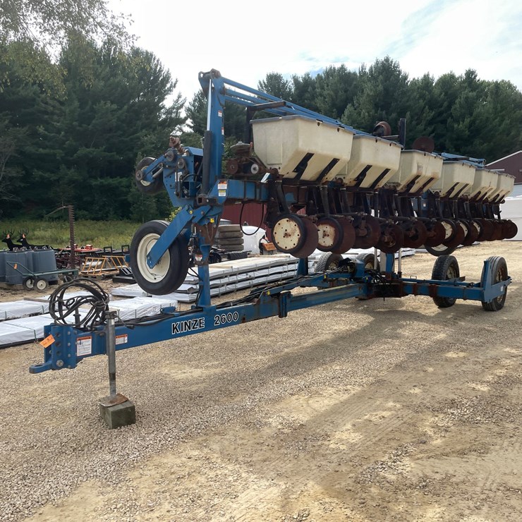 #1275 • Kinze 12' Corn Planter
