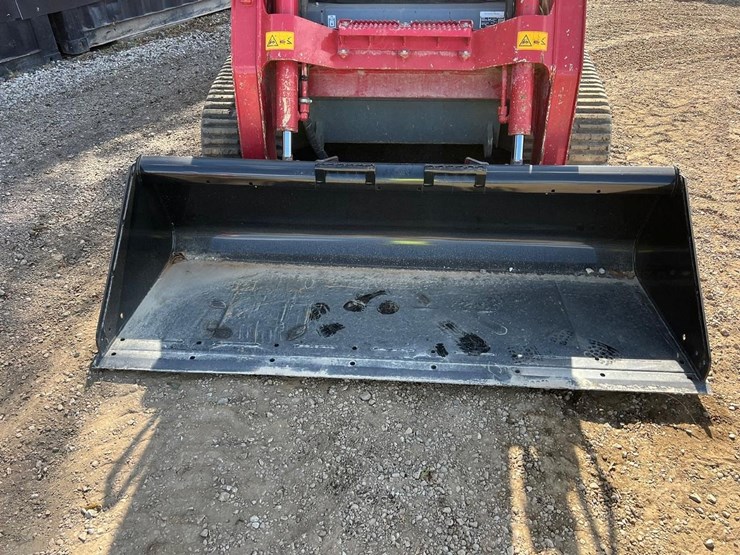 2023-takeuchi-tl12v2-image-12