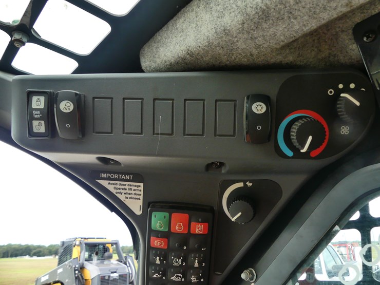 2024-deere-317g-image-16