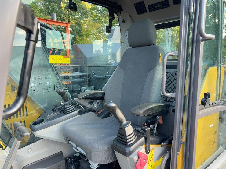 2019-volvo-ecr145el-image-38