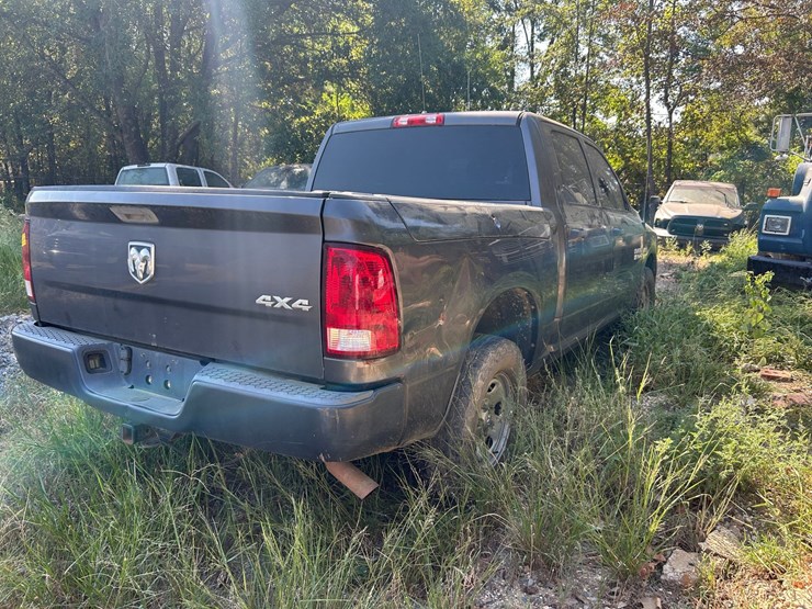 2015-dodge-1500-image-3
