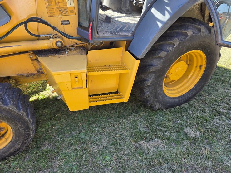 2010-deere-310j-image-24