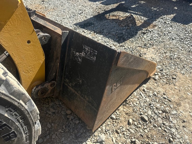 caterpillar-242d-image-39