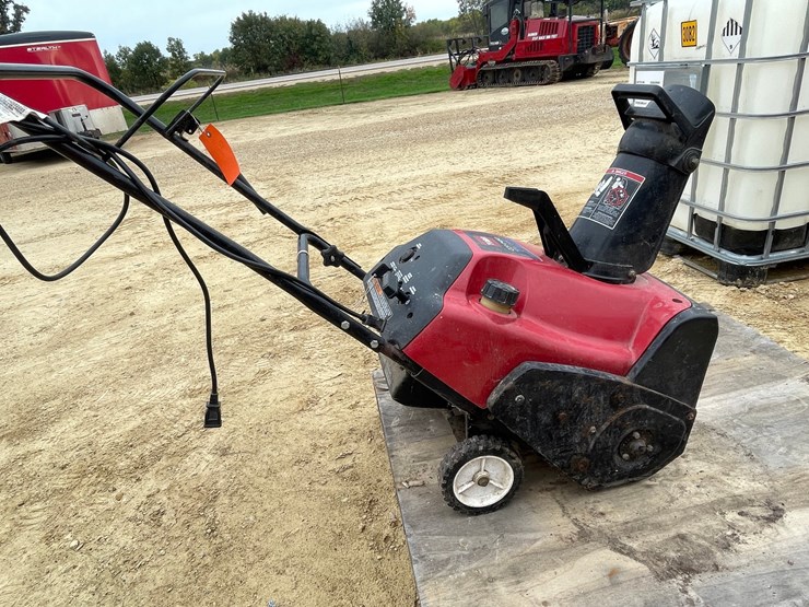 #3056-•-toro-20"-snowblower-image-4