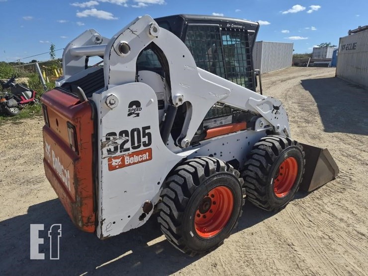 2010-bobcat-s205-image-3