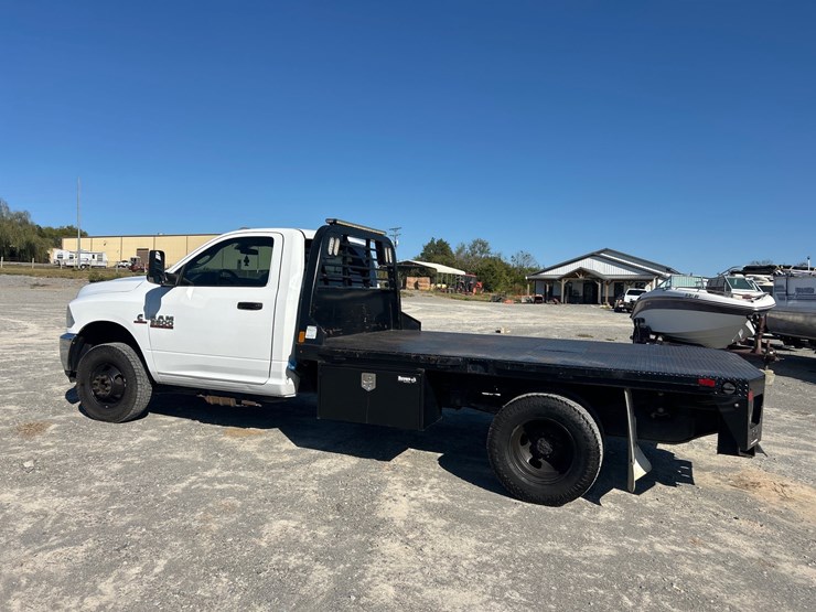 2018-dodge-3500-image-2