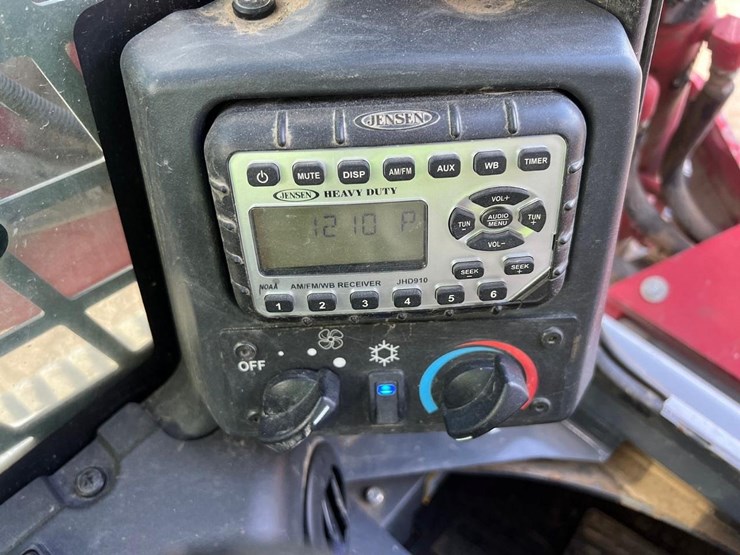 2023-takeuchi-tl12v2-image-26