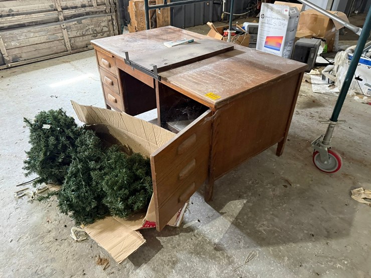 #46827-•-desk-inv#46827-image-1