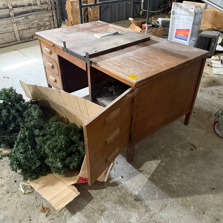 #46827 • Desk INV#46827