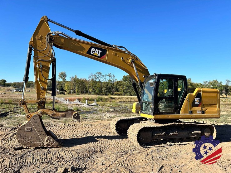 2018-caterpillar-320-image-1