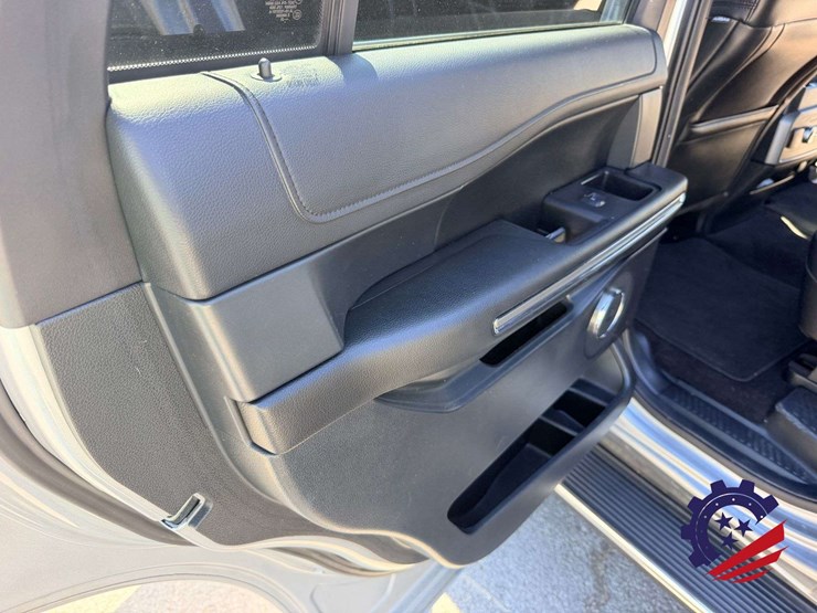 2021-ford-expedition-xlt-image-36