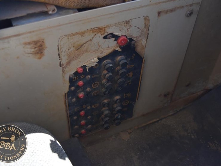 1997-caterpillar-d250e-ii-image-40
