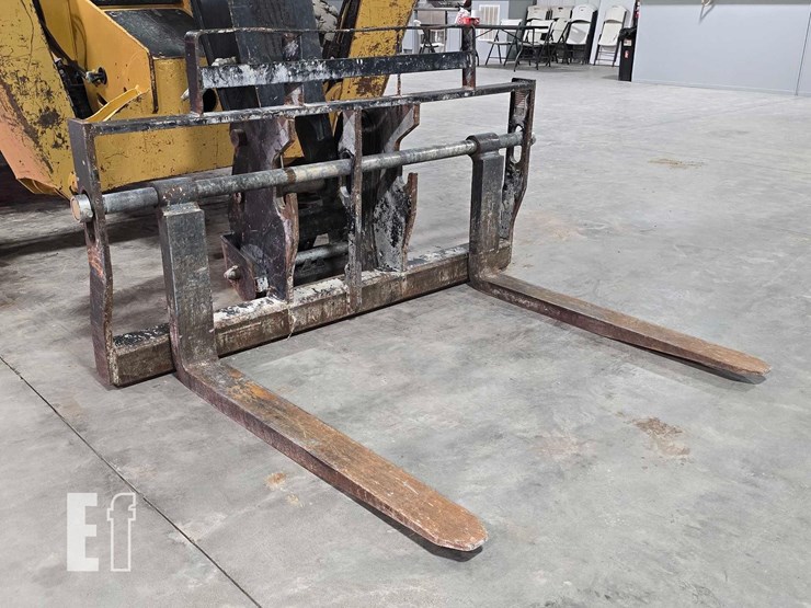 2018-caterpillar-tl943d-image-10