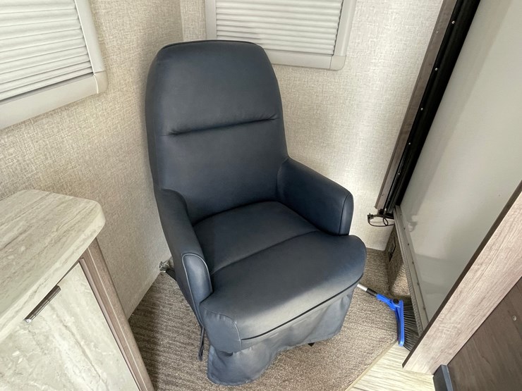 #2824-•-2022-lance-travel-trailer,-(has-new-mexico-title)-image-23