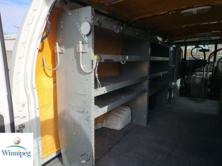 2011-ford-cargo-image-23