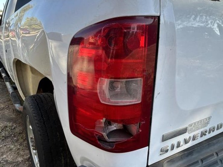 2012-chevrolet-silverado-2500-image-14