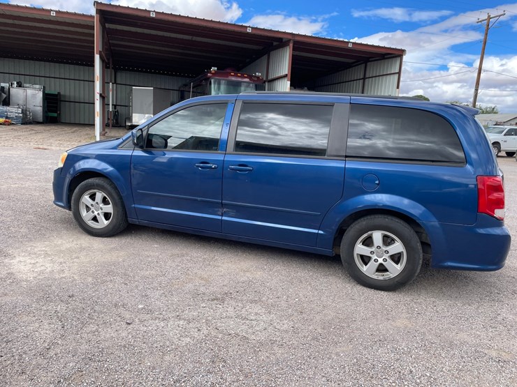 2011-dodge-grand-caravan-image-8