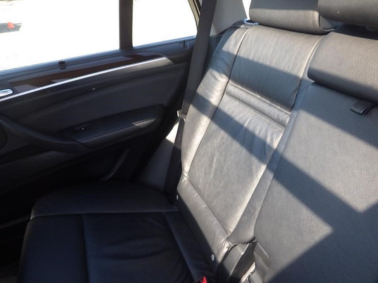 2011-bmw-x5-image-22
