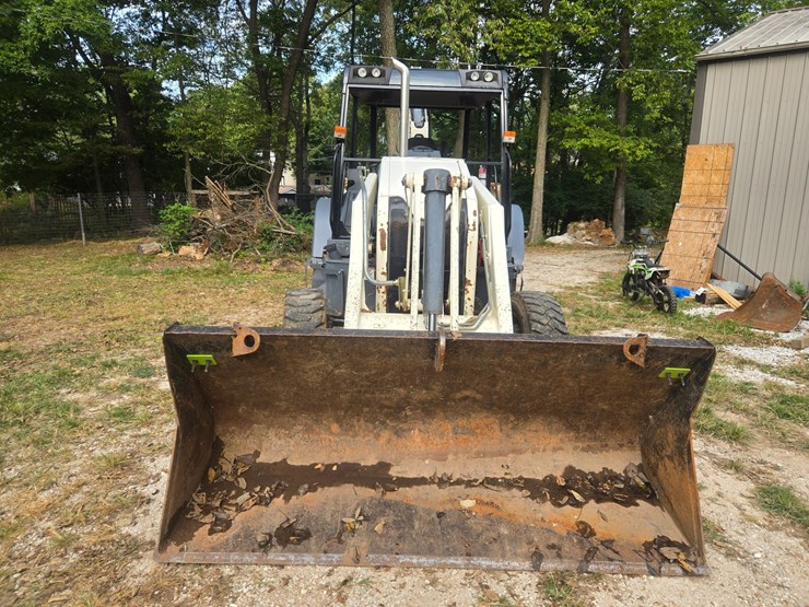 terex-tlb840r-image-15
