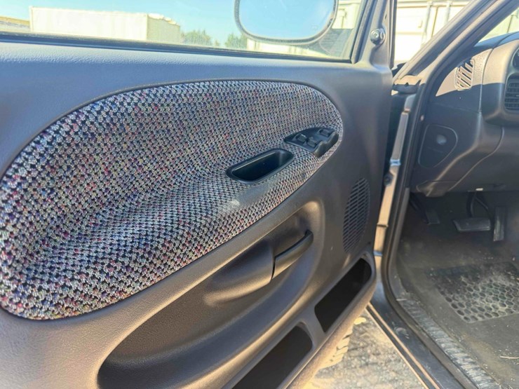 2002-dodge-ram-2500-image-19