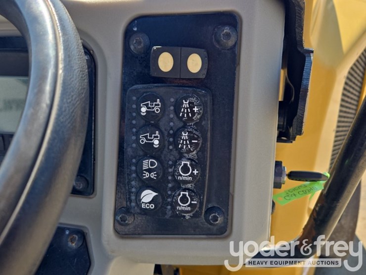 2021-caterpillar-cb34b-image-51