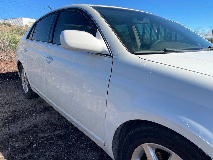 #2762-•-2005-toyota-avalon-(title-in-delay)-image-10
