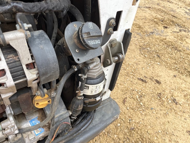 2015-bobcat-t550-image-40