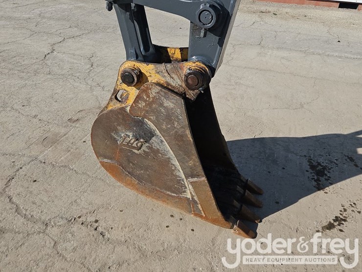 2017-deere-75g-image-21