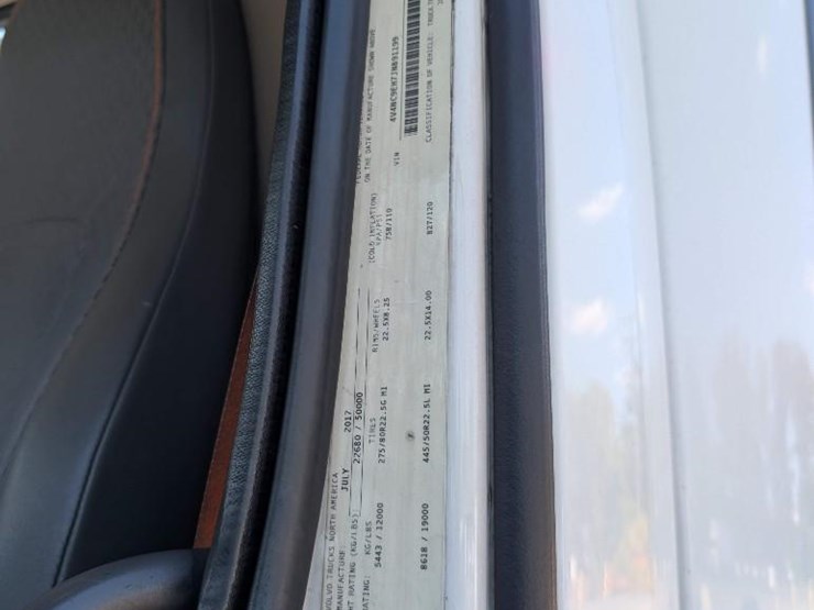 2018-volvo-10-image-24