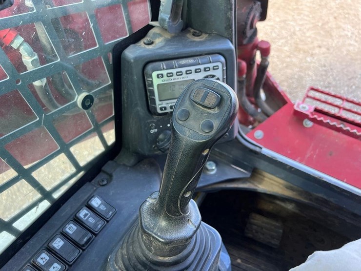 2023-takeuchi-tl12v2-image-24