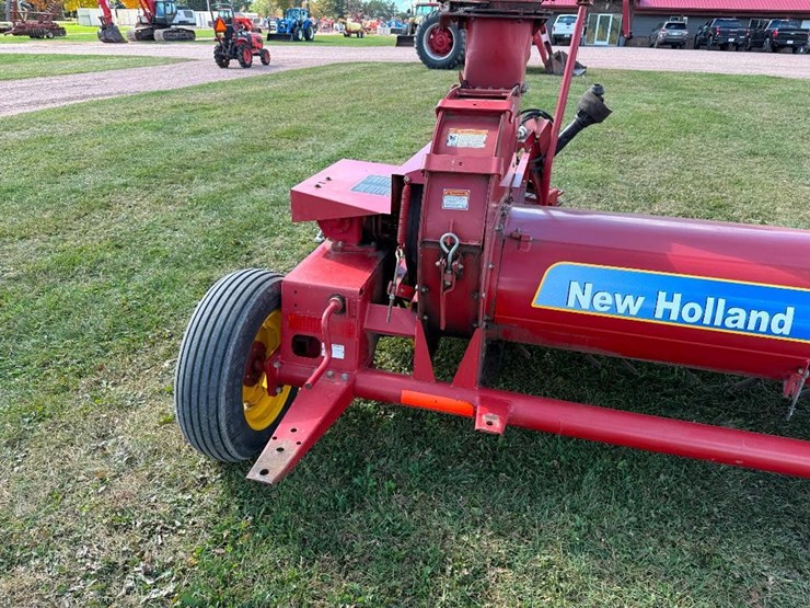2011-new-holland-38-image-9