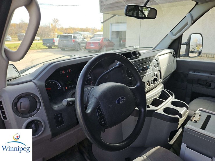 2011-ford-cargo-image-17