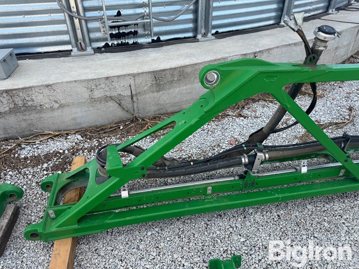 2020-john-deere-r4038-image-13