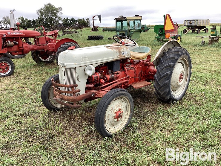 1951-ford-8n-image-1