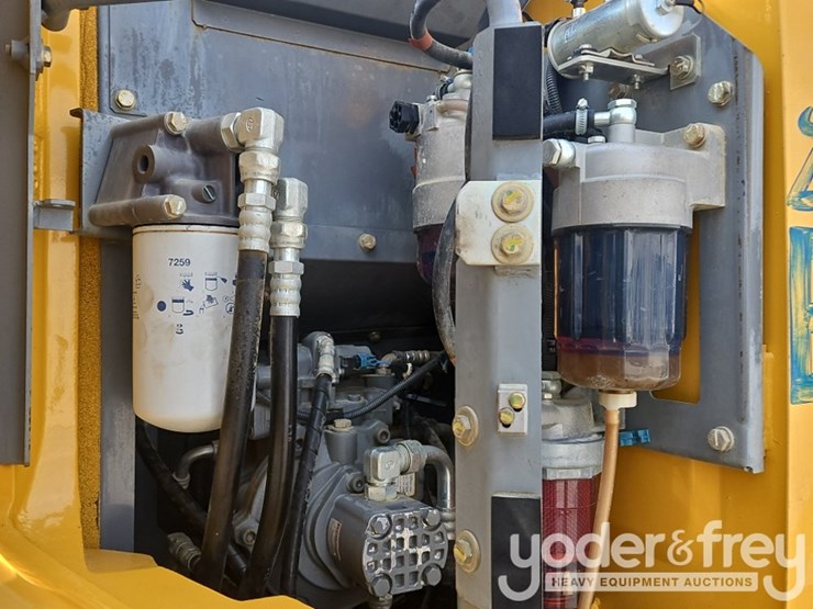 2016-deere-135g-image-30