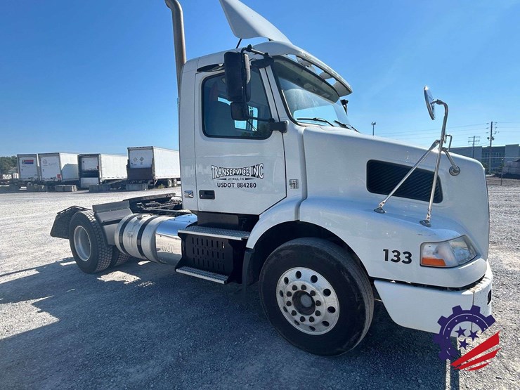 2014-volvo-vnm42t-s/a-truck-tractor-image-5