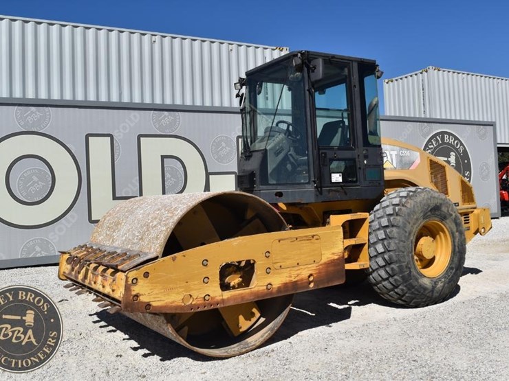 2009-caterpillar-cs56-image-12