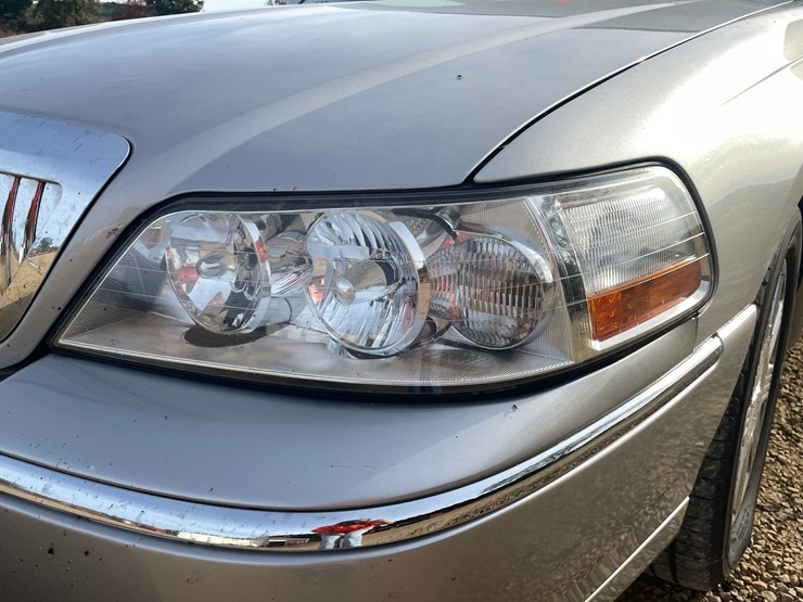 #201-•-2005-lincoln-town-car-(has-wi-title)-image-13
