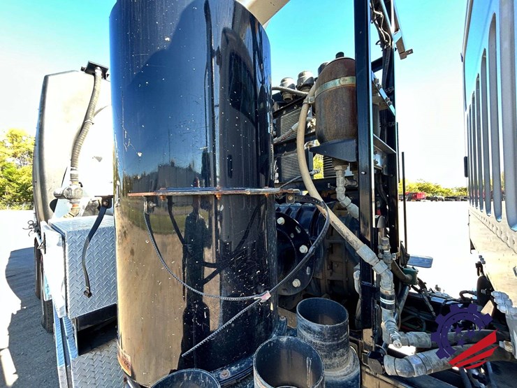 2019-freightliner-114sd-image-102