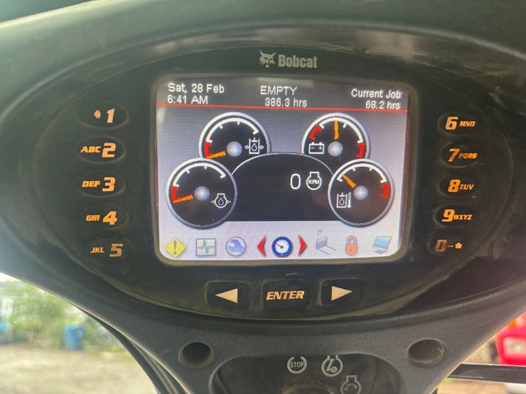 2015-bobcat-t770-image-39