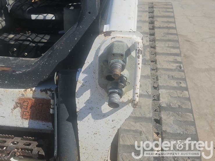 2016-bobcat-t740-image-21