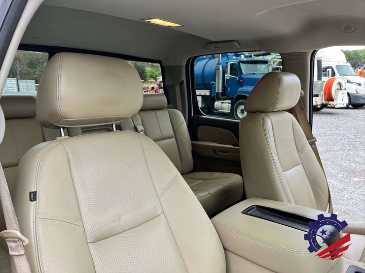 2013-chevrolet-silverado-z71-/-4x4-/-3500hd-pickup-image-42
